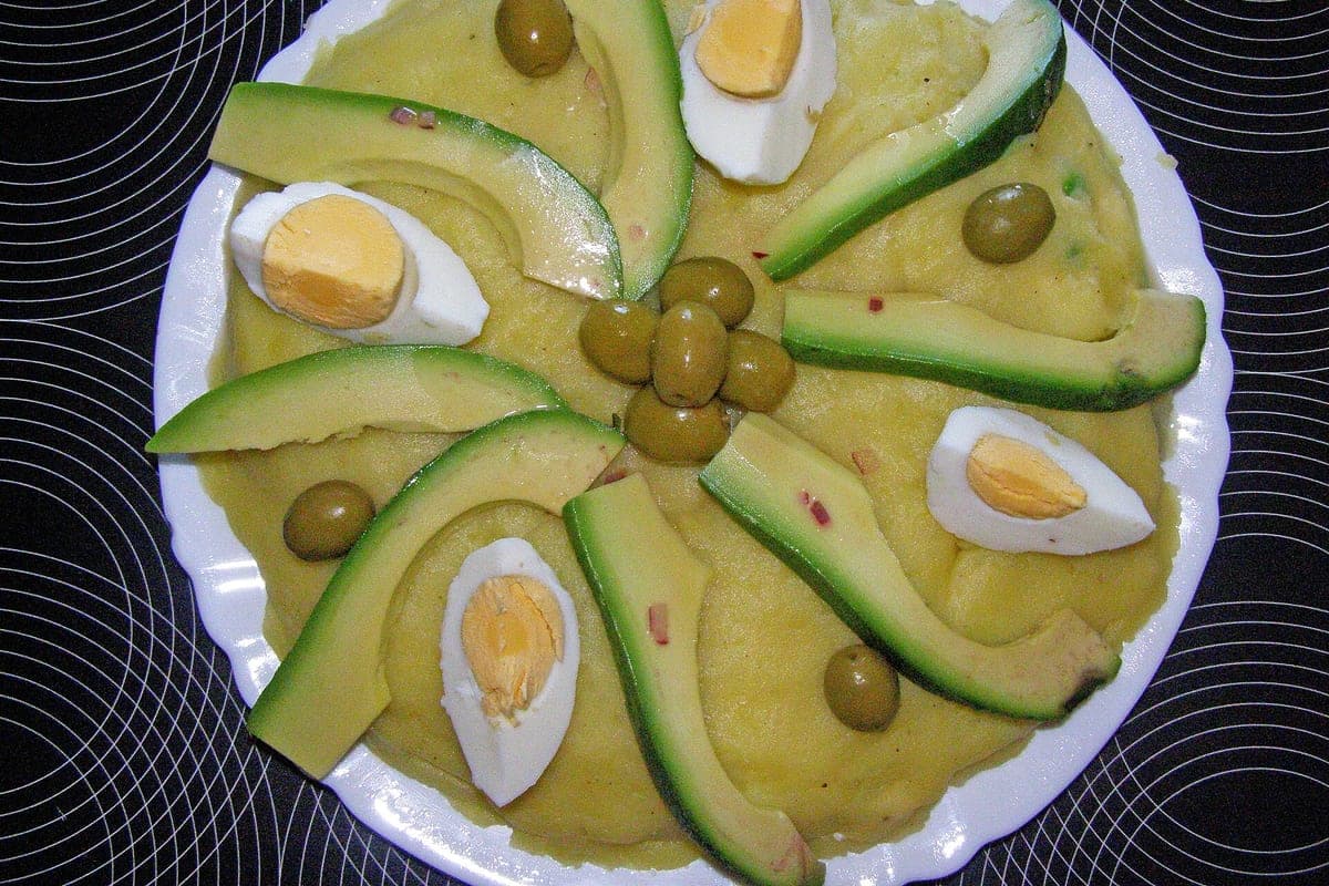 Causa limeña de pollo