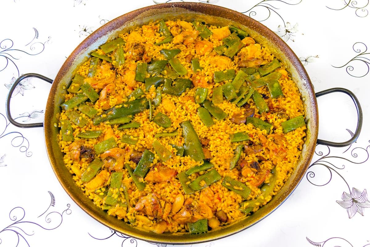 Paella valenciana casera