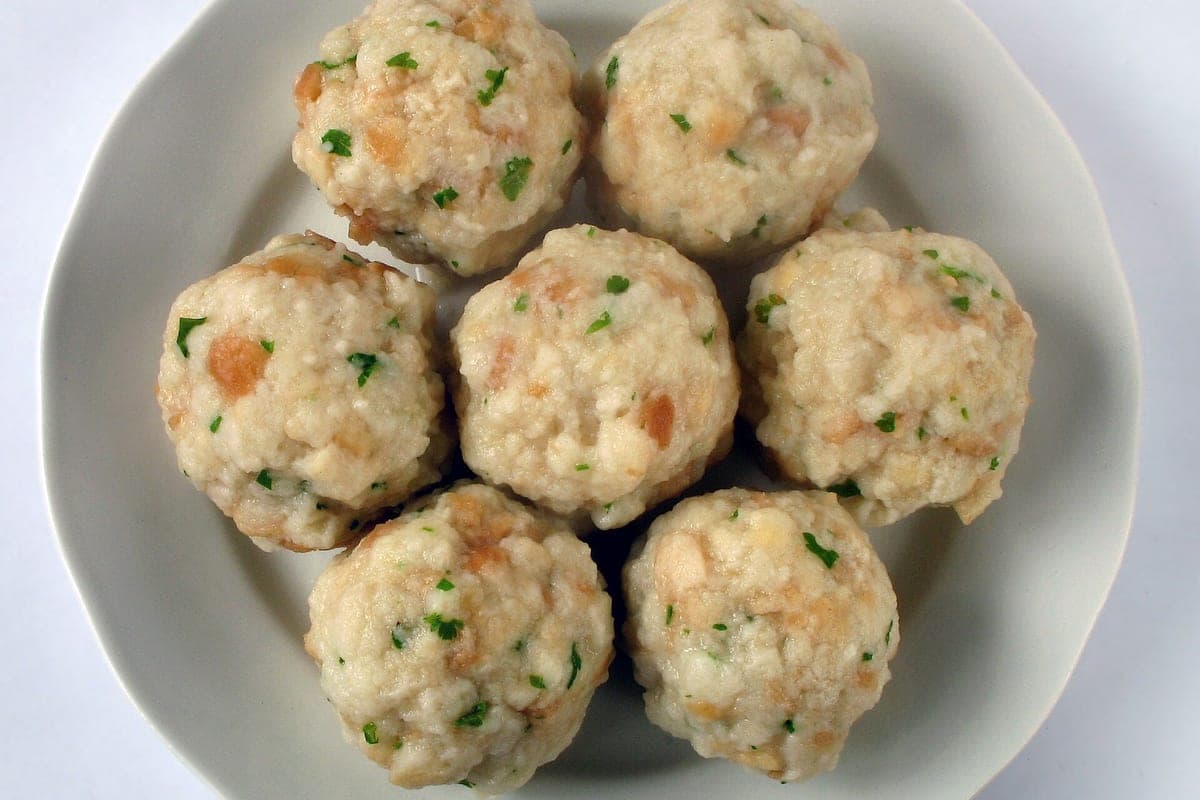 Semmelknödel (bolas de pan)